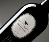 O carimbo quente projeta a etiqueta da garrafa da etiqueta do vinho tinto/marca própria