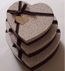 O coração deu forma luxo decorativo à caixa de papel recicl do presente, caixa de papel do creme para o chocolate