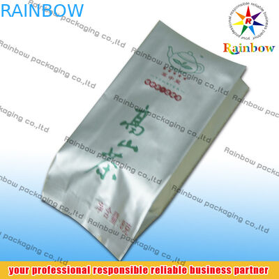 O ANIMAL DE ESTIMAÇÃO /AL/PE levanta-se os saquinhos de chá que empacotam com reforço lateral