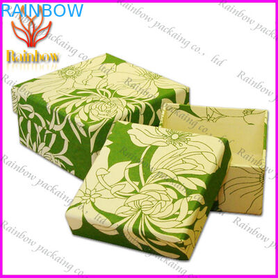 As caixas de empacotamento do papel luxuoso da jóia, projetam caixas de cartão