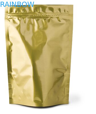 O empacotamento vermelho liso lustroso do malote da folha representa acima o feijão de café