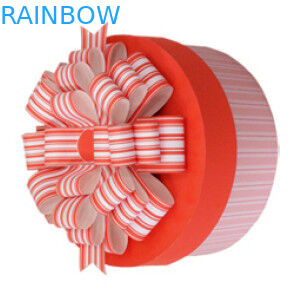 Cilindro de papel - rosa de empacotamento dado forma da caixa de presente para o bolo de aniversário