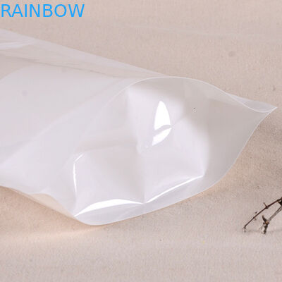 Levante-se o malote da folha de alumínio que empacota o logotipo impresso para o alimento