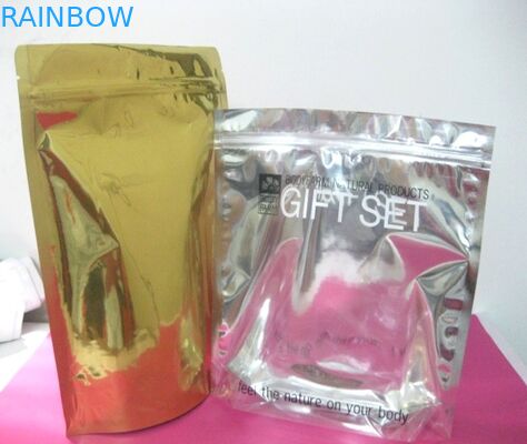 A superfície do resíduo metálico levanta-se os sacos cosméticos/os malotes de empacotamento pó da pérola Ziplock