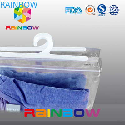 Saco de empacotamento da roupa do homem com o saco de empacotamento claro do zíper e do gancho