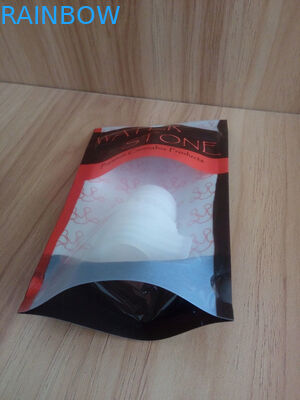 Levante-se o recipiente plástico enchido com as sementes do cannabis/sacos de Noni com zíper