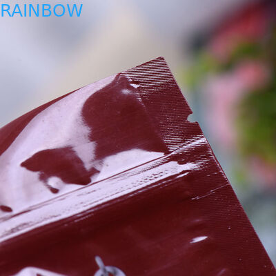 O saco do empacotamento de alimento para cães da marca própria/levanta-se o saco do zíper para o alimento animal