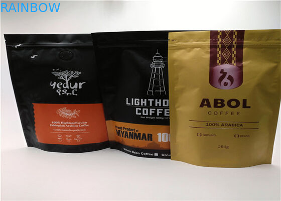 O fechamento plástico preto do fecho de correr dos sacos da embalagem de Mylar representa acima o café e o chá