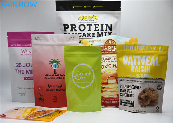 Levante-se o empacotamento do saco do petisco