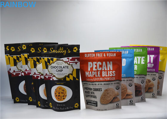 Levante-se o empacotamento do saco do petisco