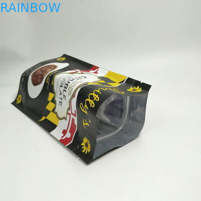 Levante-se o saco do petisco que empacota o canto redondo do selo três lateral com zíper