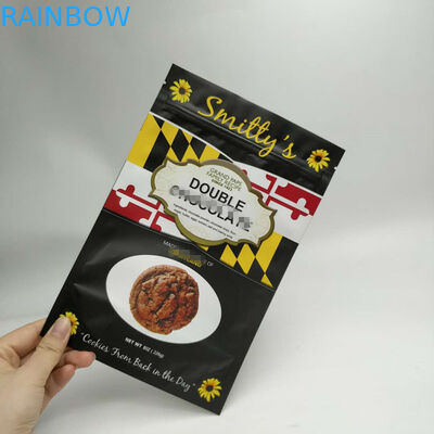 Levante-se o saco do petisco que empacota o canto redondo do selo três lateral com zíper