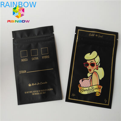 O lado três selou os malotes plásticos que empacotam para acessórios da roupa/menina