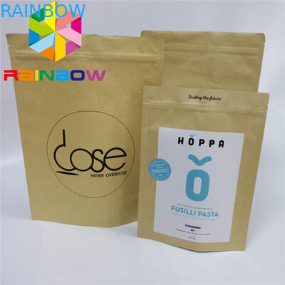 As ervas daninhas do café levantam-se o papel impresso costume dos sacos do malote que empacota o papel de embalagem