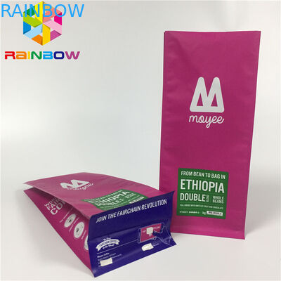 O malote da folha de alumínio que empacota, levanta-se a parte inferior lisa de sacos de café com válvula