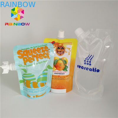 Os sacos líquidos do bico da bebida plástica, bebida do suco de fruto levantam-se malotes com tampão