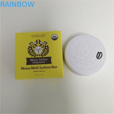 A prova do cheiro dos doces levanta-se o tampão de empacotamento do metal da erva daninha do malote que grava em volta das latas de lata do alimento