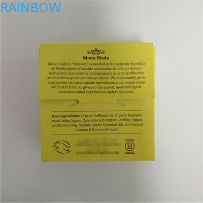 A prova do cheiro dos doces levanta-se o tampão de empacotamento do metal da erva daninha do malote que grava em volta das latas de lata do alimento