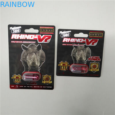 A garrafa de comprimido plástica clara transparente da prescrição encerra as tabuletas que embalam com tampão