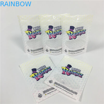 A prova branca do cheiro de Runtz levanta-se os sacos da erva daninha do malote que empacotam sacos de Mylar Doypack