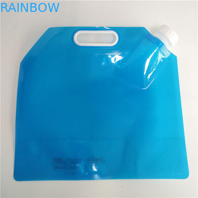 Os sacos líquidos exteriores do armazenamento, água potável levantam-se o malote do bico com punho