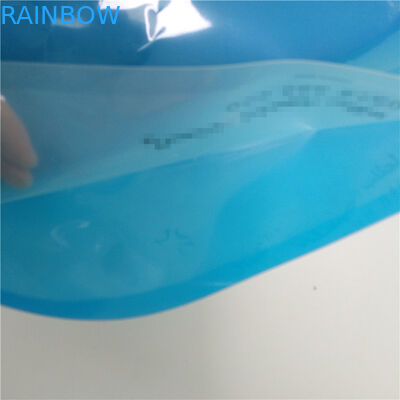 Os sacos líquidos exteriores do armazenamento, água potável levantam-se o malote do bico com punho