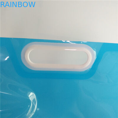 Os sacos líquidos exteriores do armazenamento, água potável levantam-se o malote do bico com punho