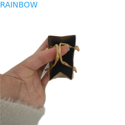 Os sacos de papel personalizados pequenos levantam-se o empacotamento de alimento dos doces do presente com punho