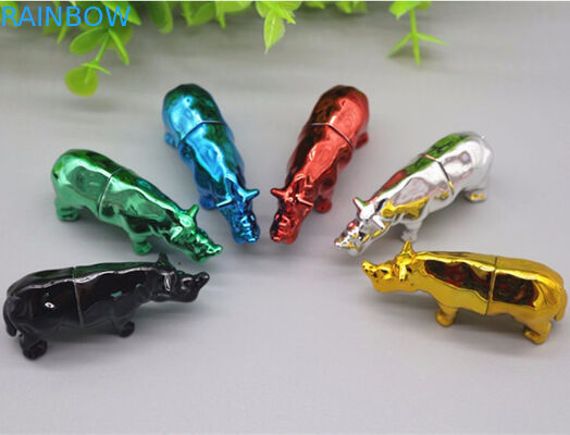 O homem executa toda a noite cartões da cápsula do rinoceronte 7 do efeito do cartão 3D do comprimido a angra da caixa de papel revestida e do plástico da exposição louca de 69