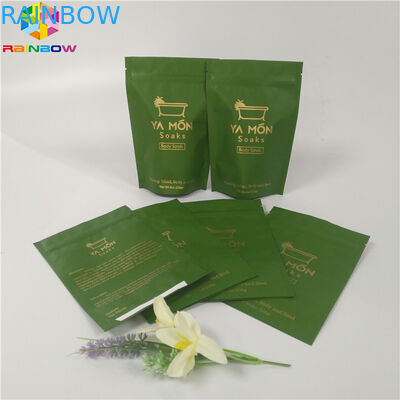 O corpo esfrega o creme MOPP VMPET está acima dos sacos de empacotamento