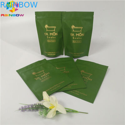 O corpo esfrega o creme MOPP VMPET está acima dos sacos de empacotamento