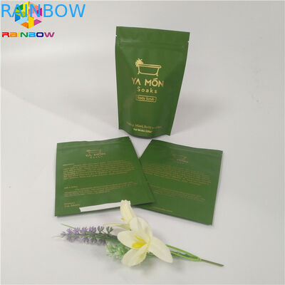 O corpo esfrega o creme MOPP VMPET está acima dos sacos de empacotamento