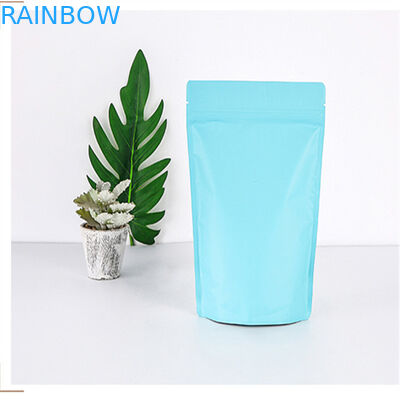 O corpo esfrega a folha de alumínio plástica levanta-se o malote com zíper