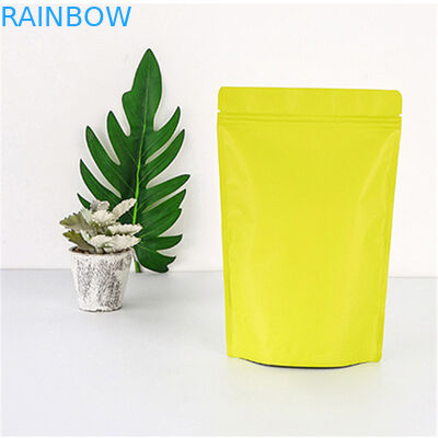 O corpo esfrega a folha de alumínio plástica levanta-se o malote com zíper