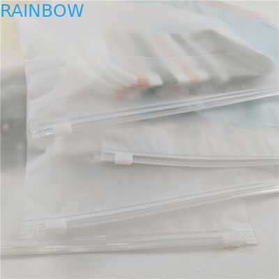 Fábrica por atacado T-shirt plástico transparente roupa saco de embalagem com fecho e gancho