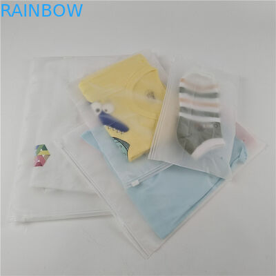 Fábrica por atacado T-shirt plástico transparente roupa saco de embalagem com fecho e gancho
