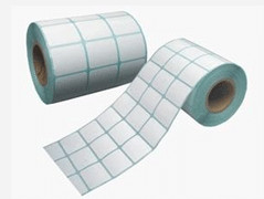A etiqueta adesiva do papel branco do retângulo etiqueta Unprinted no rolo