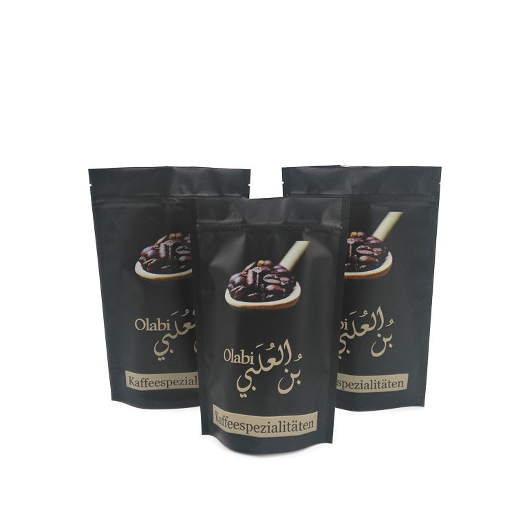 A folha de alumínio de empacotamento Doypack do saco da barra de chocolate do cannabis está acima dos sacos com logotipo