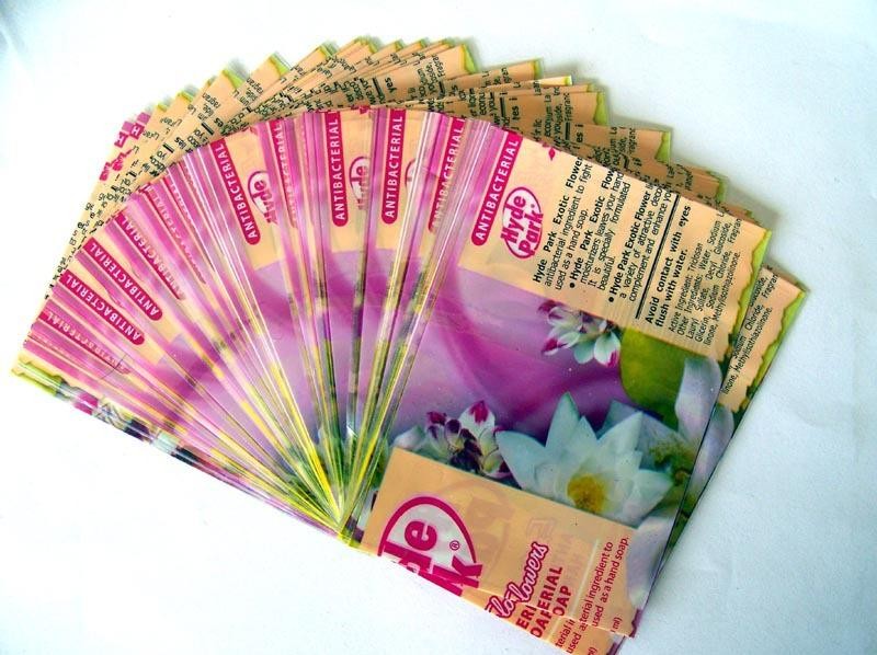 Eco - etiquetas amigáveis da luva do psiquiatra para envoltório do psiquiatra do PVC/ANIMAL DE ESTIMAÇÃO da garrafa do champô