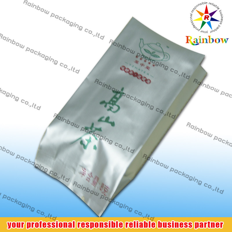 O ANIMAL DE ESTIMAÇÃO /AL/PE levanta-se os saquinhos de chá que empacotam com reforço lateral