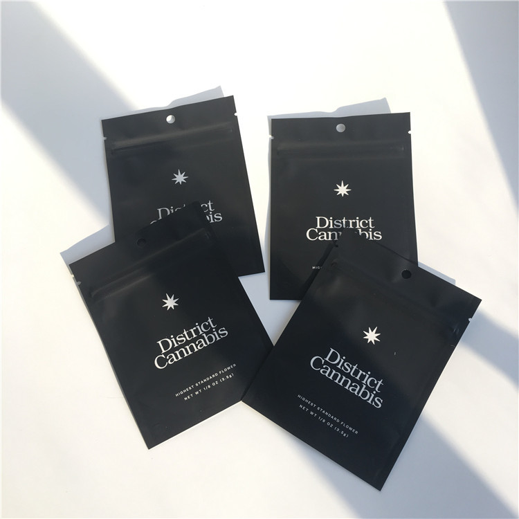 Resíduo metálico três sacos de plástico lisos do fechamento do fecho de correr do selo lateral para o empacotamento da folha de Cbd da erva daninha