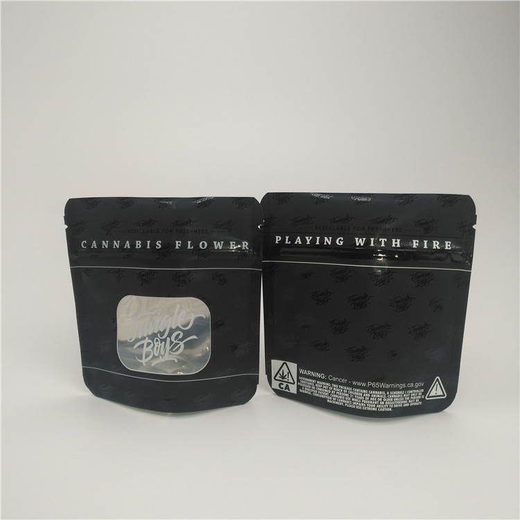 A folha de alumínio preta matte de Mylar levanta-se o empacotamento médico da folha do cigarro do malote