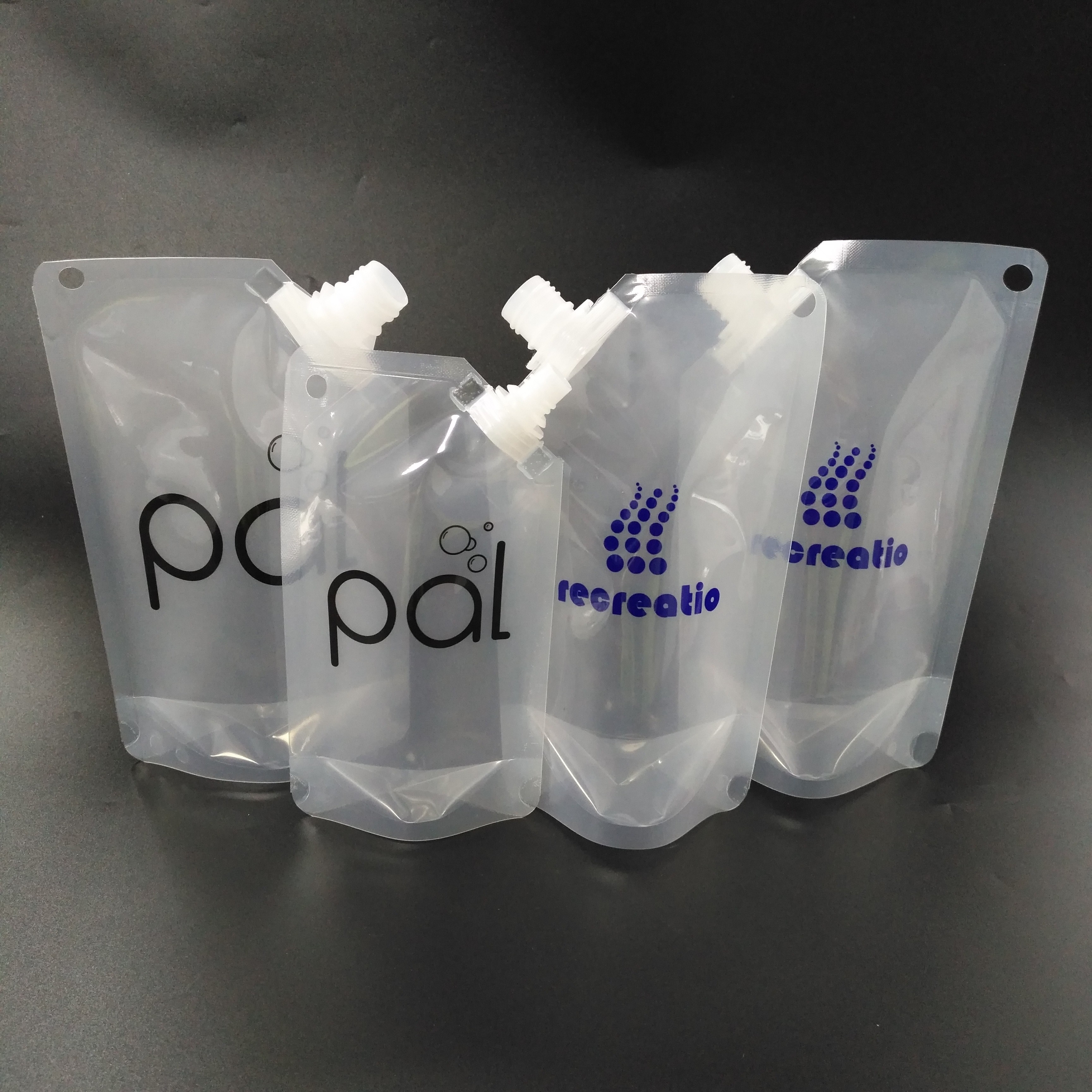 A bebida 1000ml transparente da selagem forte levanta-se malotes