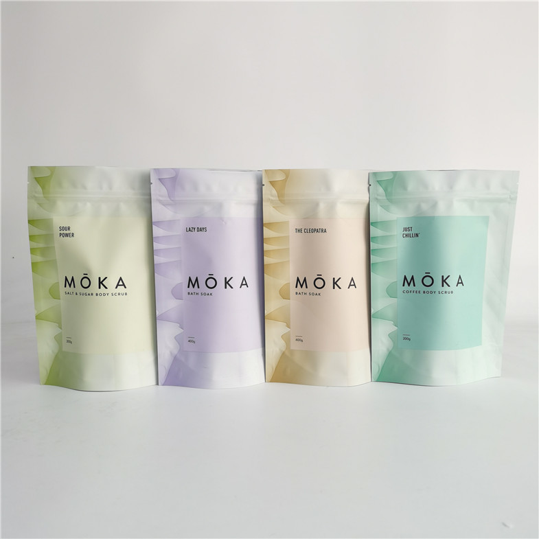 Esteja acima o corpo Ziplock do malote esfregam o saco de empacotamento para o sal de banho com folha para dentro