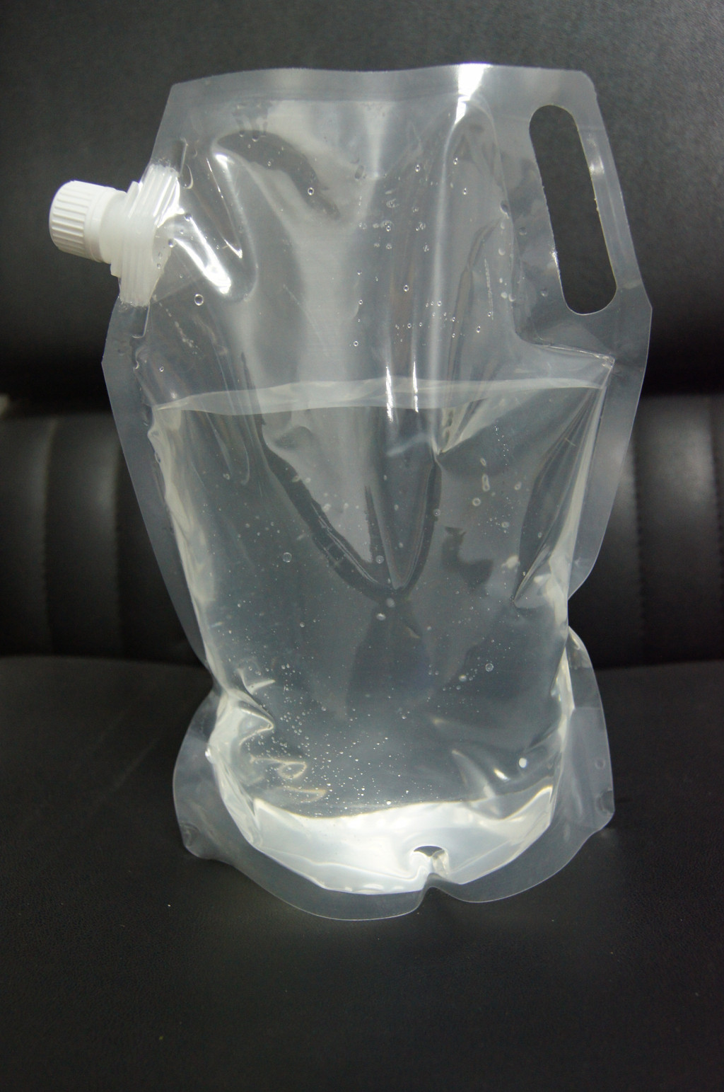 A prova colorida da água da impressão está o saco acima de empacotamento com o bico de canto para Liguid