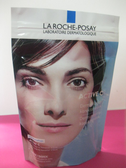 O empacotamento cosmético dos malotes plásticos da impressão representa acima La Roche Posay