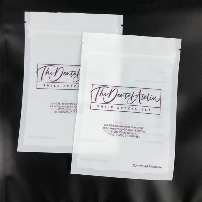 O costume imprimiu o espaço livre lateral liso de Mylar Matte Packaging Bags With One dos alinhadores